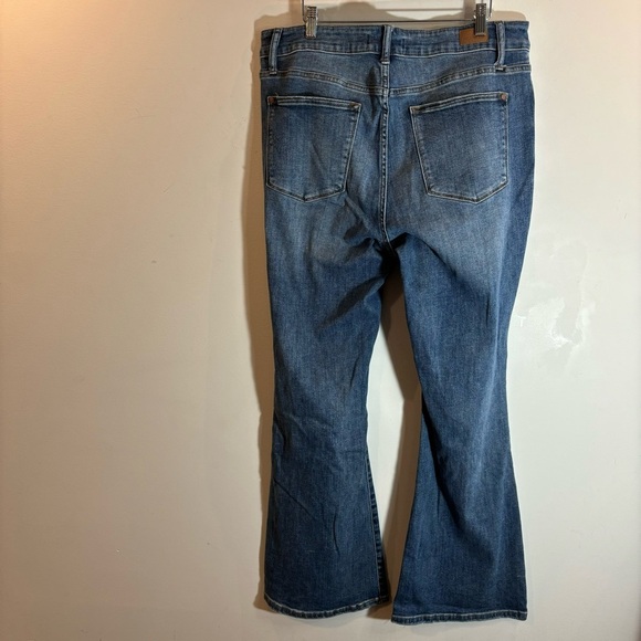 JUDY BLUE Sz 18 Distressed Mid Wash Flare Bottoms High Rise Jeans - Picture 10 of 14